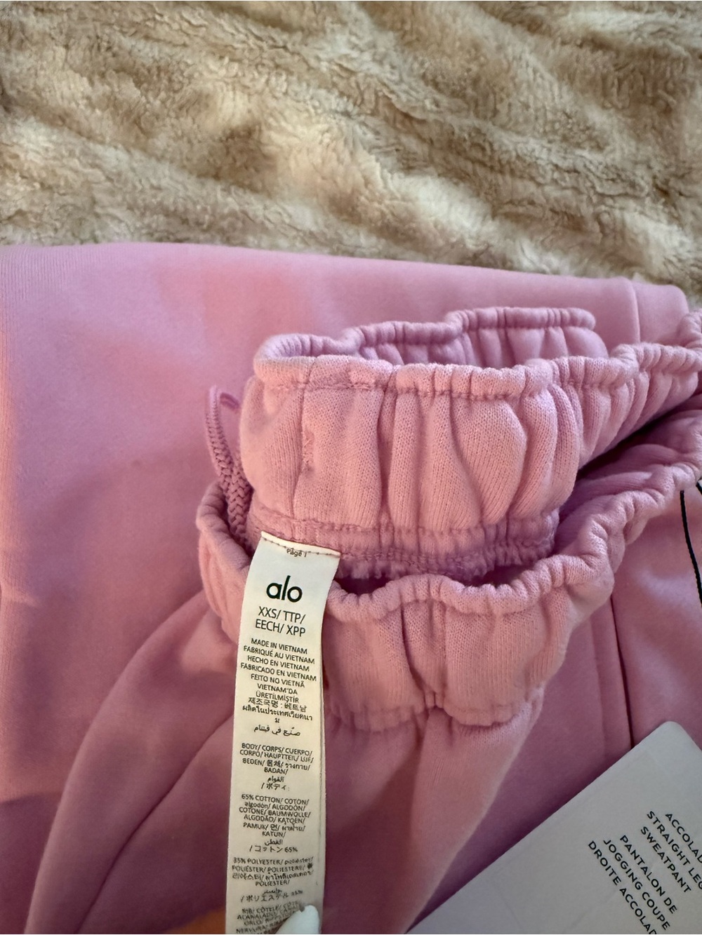 ALO Yoga candy heart pink straight leg Sweatpants🩷 - Picture 2 of 3